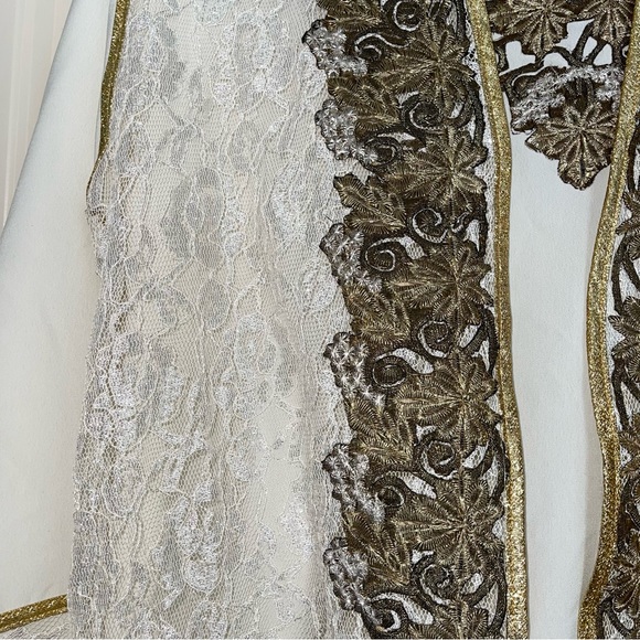 Elegant Morrocan, kaftan gown, white embroidered with gold, trim, dress and vest - Picture 5 of 14